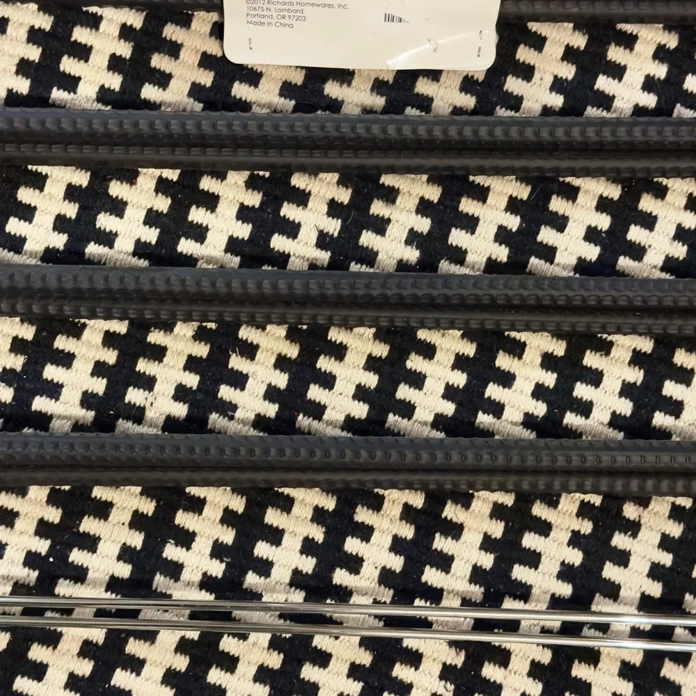 Richards set hangers